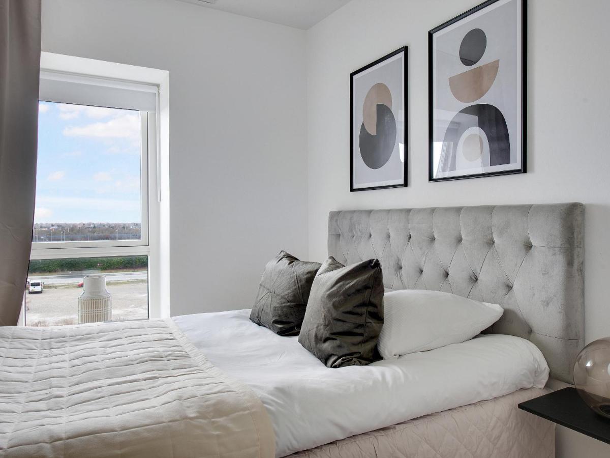 Apartment Sanders Arena - Inviting Two Bedroom Close To Metro Station