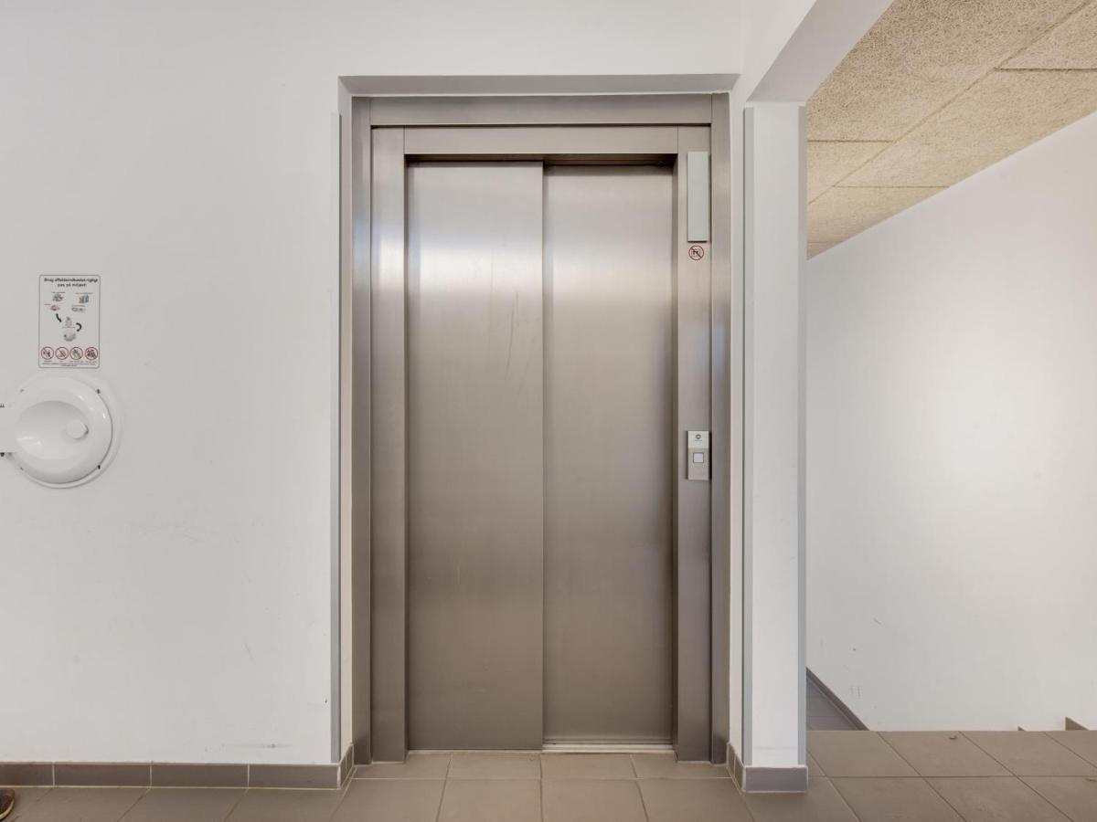 Apartment Sanders Arena - Inviting Two Bedroom Close To Metro Station